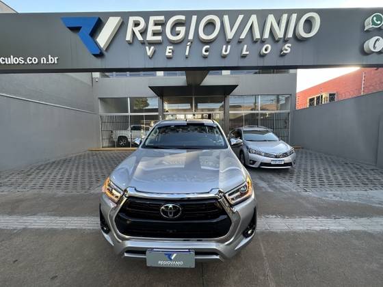 TOYOTA HILUX 2.8 D-4D TURBO DIESEL CD SRX 4X4 AUTOMÁTICO TOYOTA HILUX 2.8 D-4D TURBO DIESEL CD SRX 4X4 AUTOMÁTICO